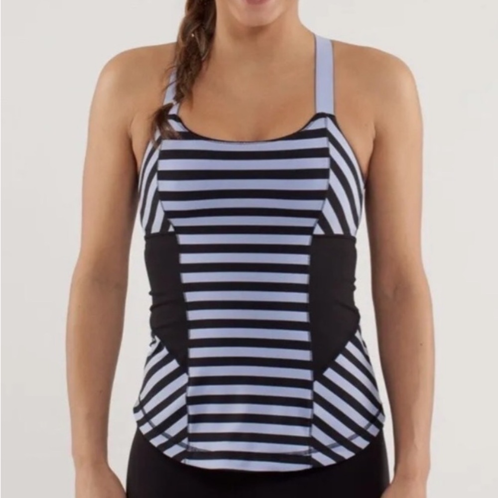 Lululemon workout tank size small 4 (tag says 6)